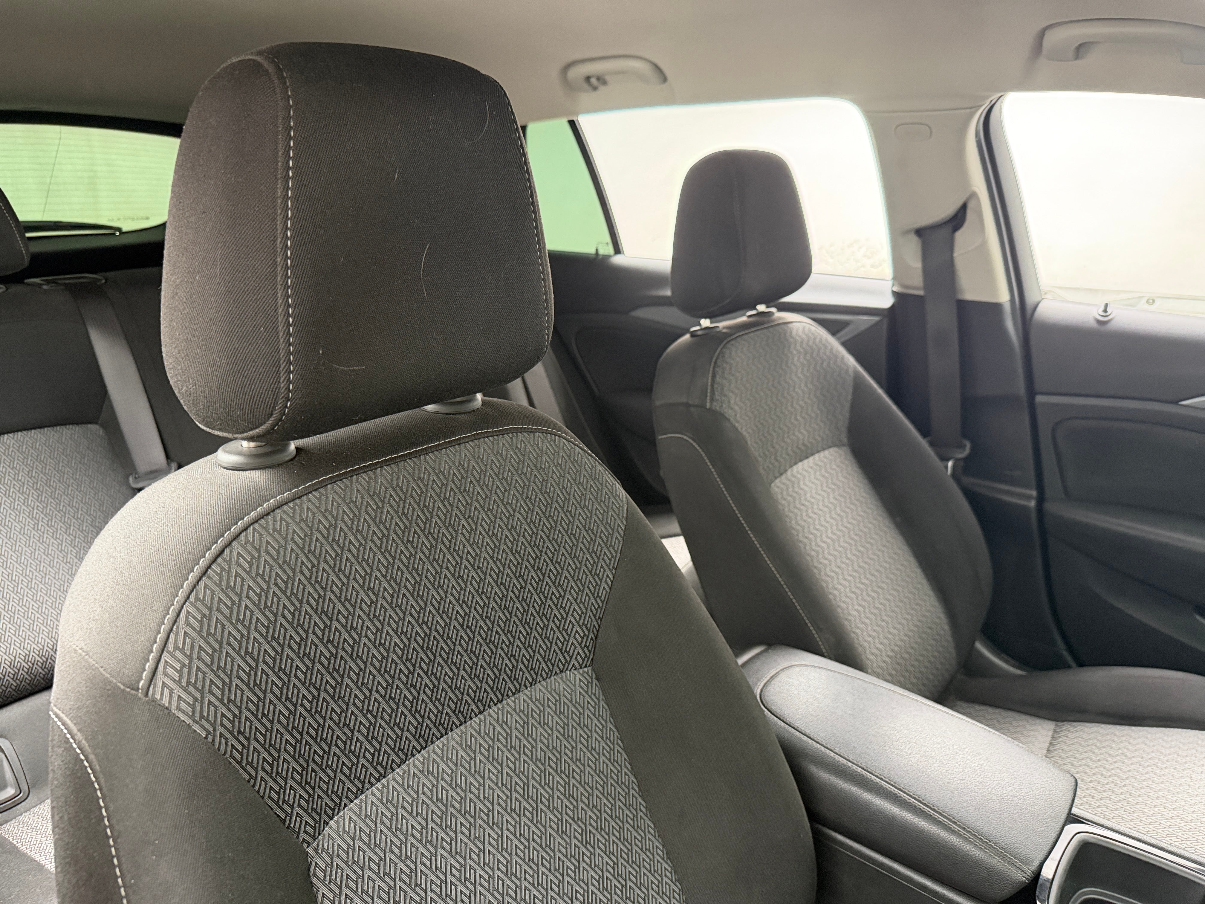 buick regal tourx 2019 W04GU8SX4K1027687 image buick regal tourx 2019 W04GU8SX4K1027687 image